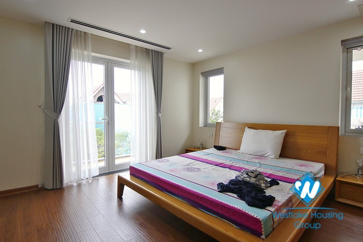  Massive ambassador corner villa for rent in Vinhomes Riverside - Long Bien